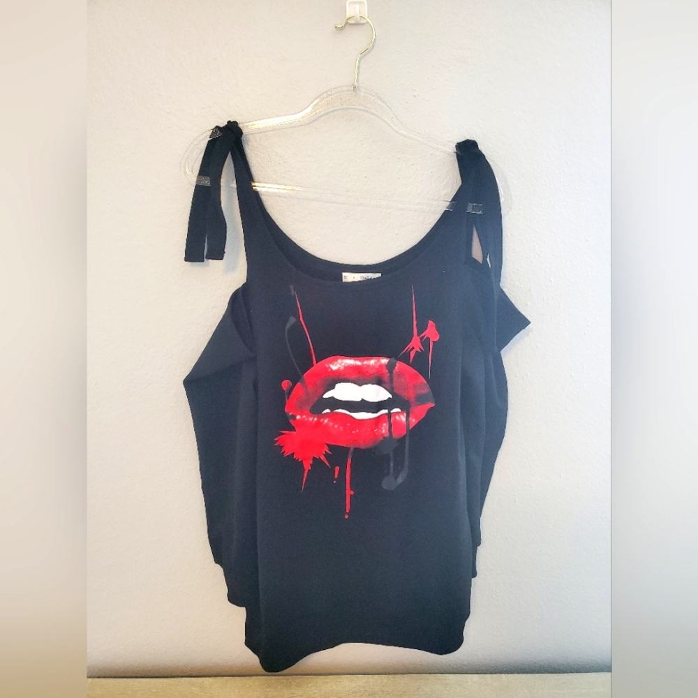 Womens Sexy Hot Red Lips Cut out Cold Shoulder Sweatshirt / Sweater size L